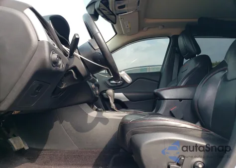 2017 Jeep Cherokee Trailhawk z USA, uszkodzony, nr VIN 1C4PJMBS4HW567547